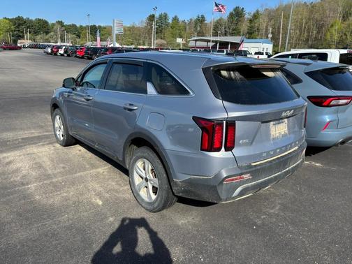 Everlasting Silver 2022 Kia Sorento LX