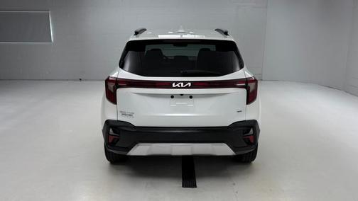 Snow White Pearl 2024 Kia Seltos SX
