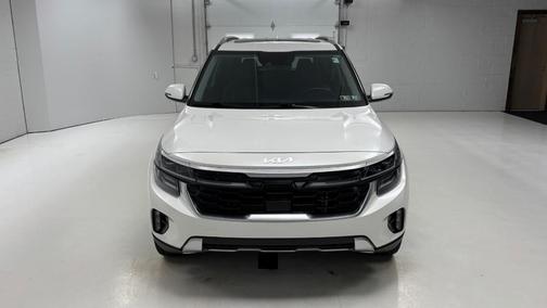 Snow White Pearl 2024 Kia Seltos SX