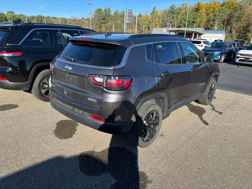 2022 Jeep Compass Latitude Lux
