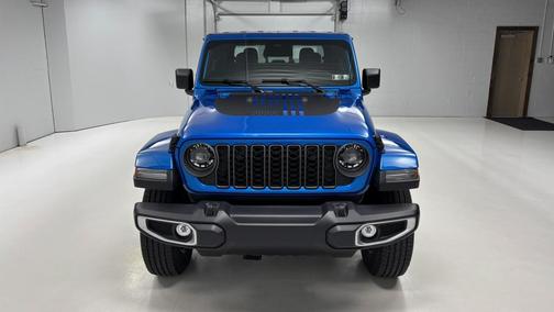 Hydro Blue Pearlcoat 2026 Jeep Gladiator Sport
