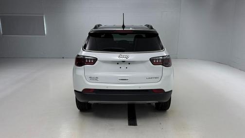 Bright White Clearcoat 2024 Jeep Compass Limited