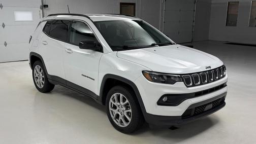 2022 Jeep Compass Latitude Lux