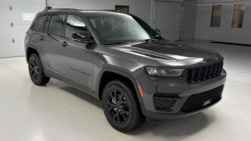 2025 Jeep Grand Cherokee Laredo