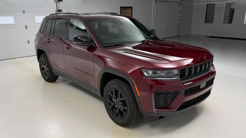 Velvet Red Pearlcoat 2026 Jeep Grand Cherokee Laredo