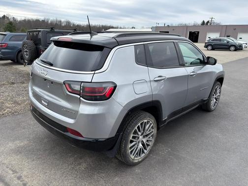 Billet Silver Metallic Clearcoat 2023 Jeep Compass Limited