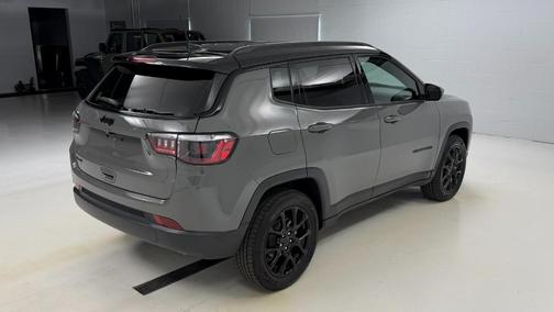 Sting Gray Clearcoat 2024 Jeep Compass Latitude