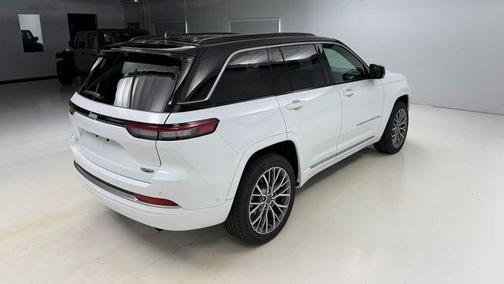 Bright White Clearcoat 2026 Jeep Grand Cherokee Summit