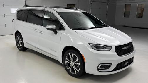2026 Chrysler Pacifica Pinnacle AWD