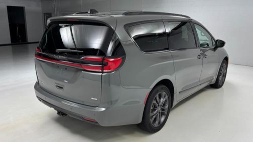 2023 Chrysler Pacifica Touring-L
