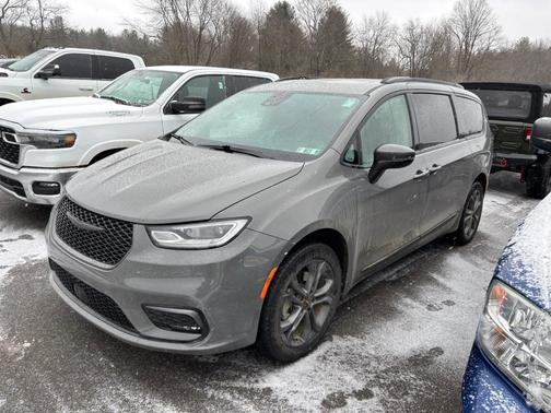 2023 Chrysler Pacifica Touring-L