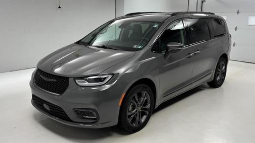 2023 Chrysler Pacifica Touring-L
