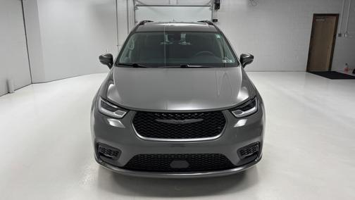 2023 Chrysler Pacifica Touring-L