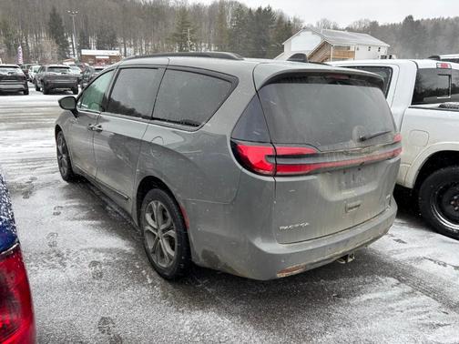 2023 Chrysler Pacifica Touring-L