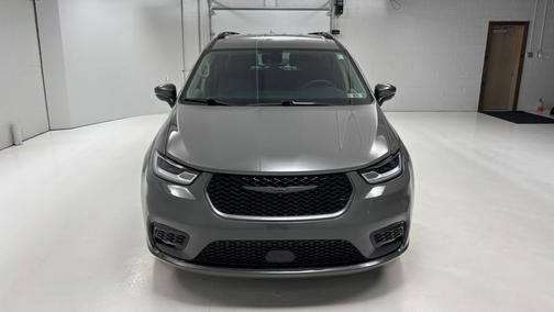 2023 Chrysler Pacifica Touring-L