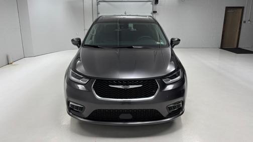 2023 Chrysler Pacifica Touring-L