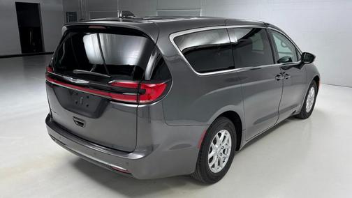 2023 Chrysler Pacifica Touring-L