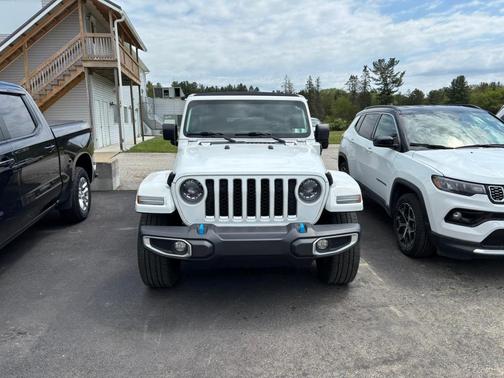 Bright White Clearcoat 2023 Jeep Wrangler 4xe Sahara
