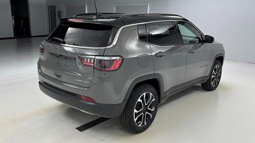 Sting Gray Clearcoat 2023 Jeep Compass Limited