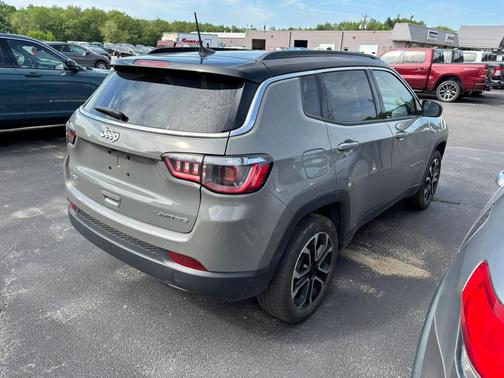 Sting Gray Clearcoat 2023 Jeep Compass Limited