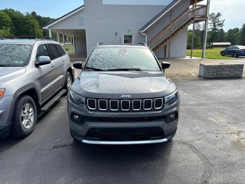 Sting Gray Clearcoat 2023 Jeep Compass Limited