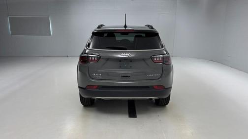 Sting Gray Clearcoat 2023 Jeep Compass Limited