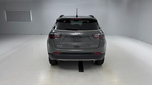 Sting Gray Clearcoat 2023 Jeep Compass Limited