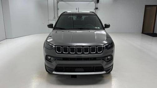 Sting Gray Clearcoat 2023 Jeep Compass Limited