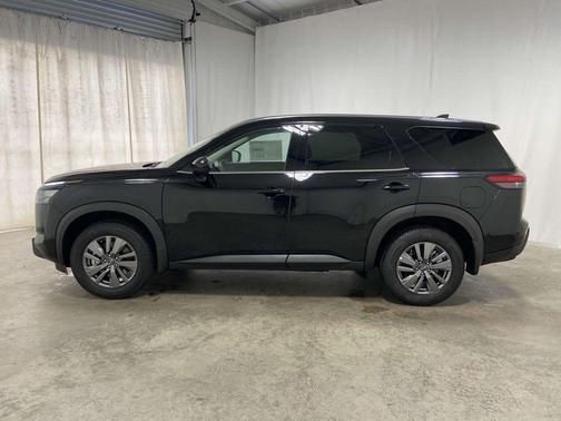 2025 Nissan Pathfinder S