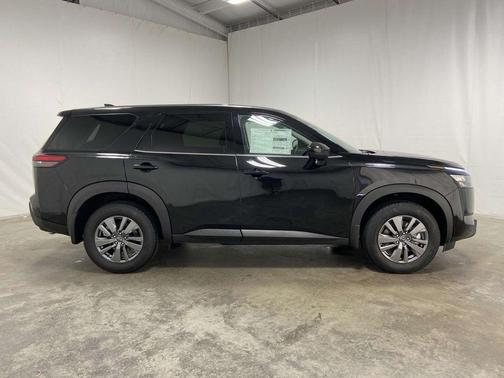 2025 Nissan Pathfinder S