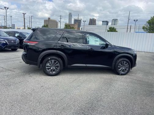 2025 Nissan Pathfinder S