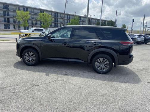2025 Nissan Pathfinder S