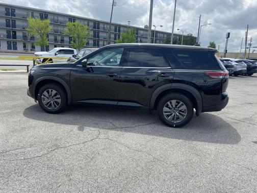 2025 Nissan Pathfinder S