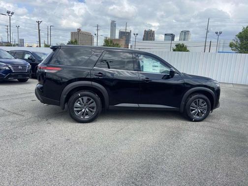 2025 Nissan Pathfinder S
