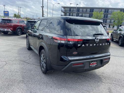 2025 Nissan Pathfinder S