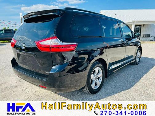 Midnight Black Metallic 2018 Toyota Sienna LE