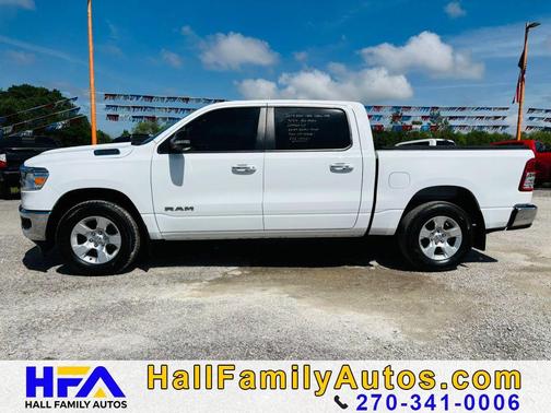 Bright White Clearcoat 2019 RAM 1500 Big Horn