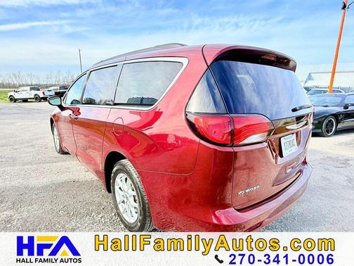 Velvet Red Pearlcoat 2021 Chrysler Voyager LXI