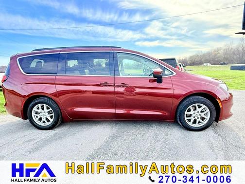 Velvet Red Pearlcoat 2021 Chrysler Voyager LXI