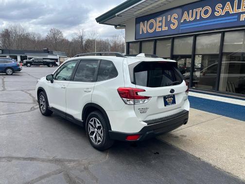 Crystal White Pearl 2019 Subaru Forester Premium