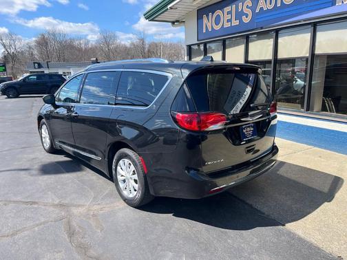 2019 Chrysler Pacifica Touring-L