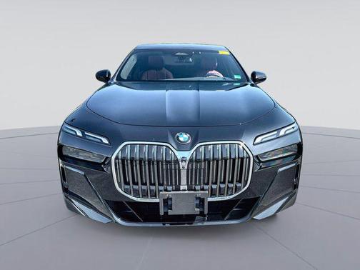 2025 BMW 740 i
