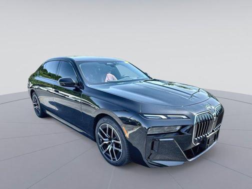 2025 BMW 740 i
