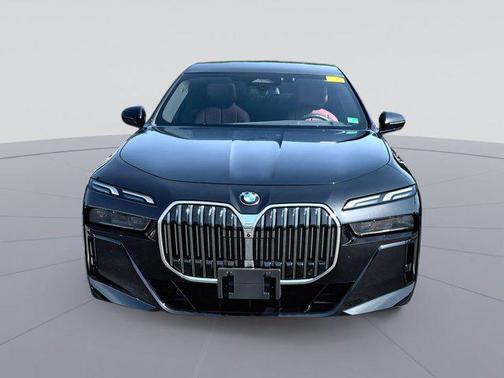 2025 BMW 740 i