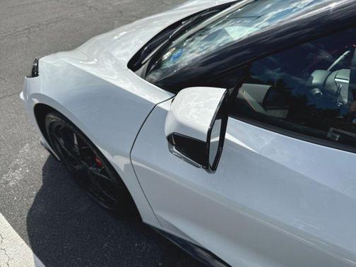 Arctic White 2023 Chevrolet Corvette Stingray w/2LT