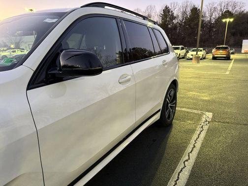 2025 BMW X7 M60i