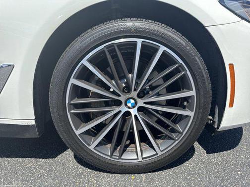 2021 BMW 530 530i