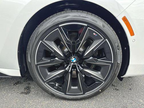 Mineral White Metallic 2026 BMW 740 xDrive