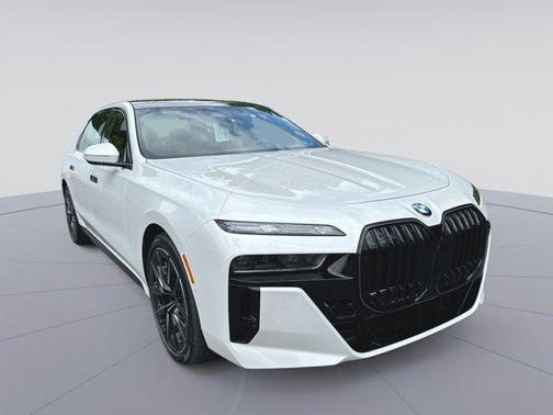 Mineral White Metallic 2026 BMW 740 xDrive