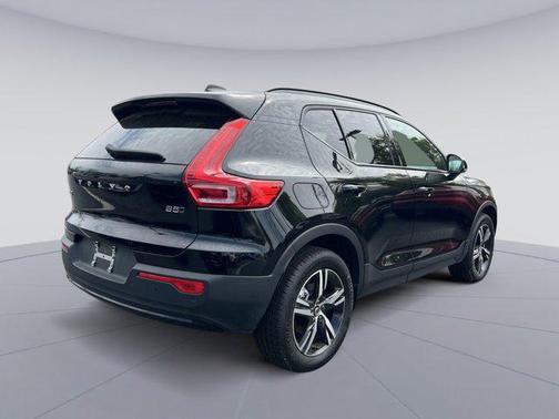 2024 Volvo XC40 B5 Core Bright Theme